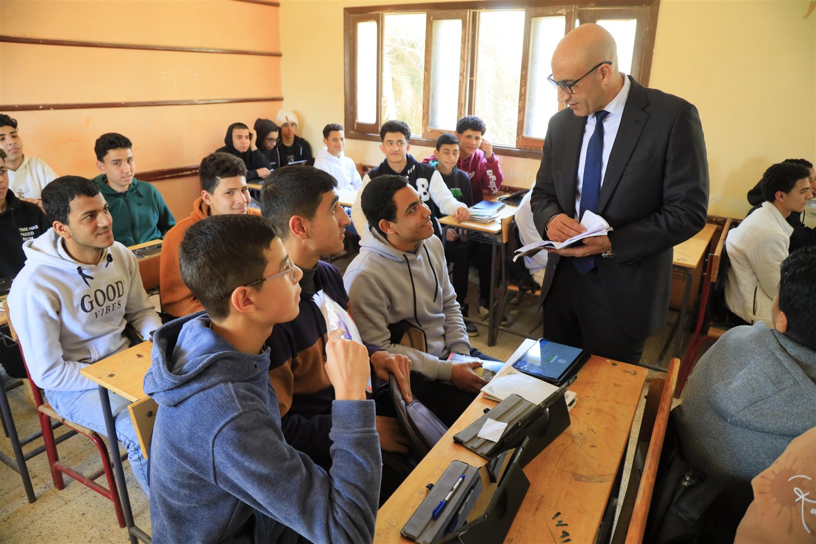 وزير التربية والتعليم يتابع سير الدراسة بمدارس الفيوم