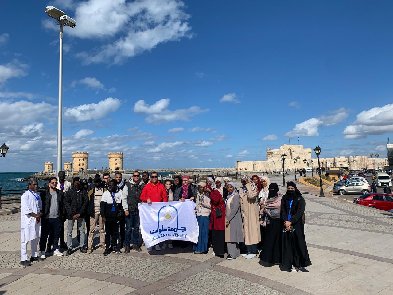 رحلات جامعة حلوان لتعريف الوافدين بالمعالم الأثرية والسياحية