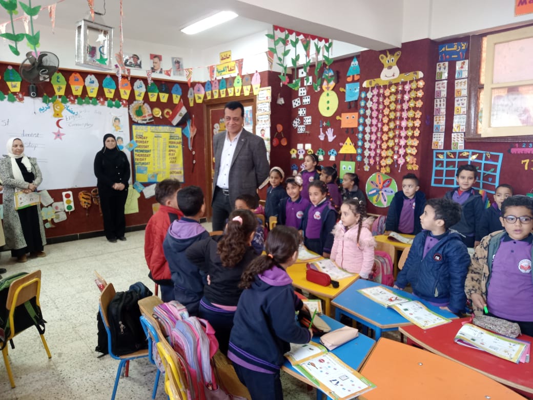 مدير تعليم سوهاج يواصل جولاته الميدانية للاطمئنان على الدراسة