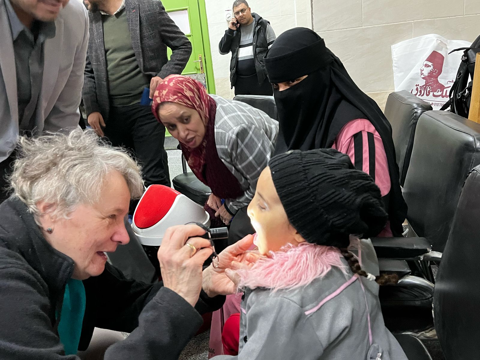 جامعة سوهاج تستضيف قافلة طبية متخصصة لعلاج الأطفال مجانًا