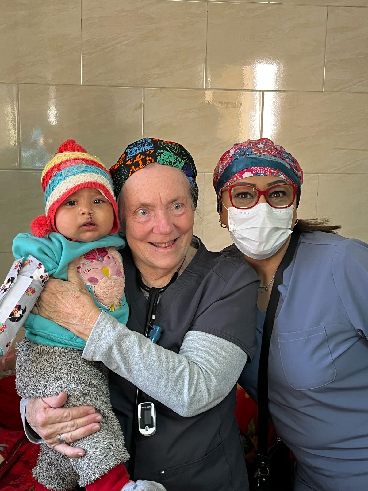 جامعة سوهاج تستضيف قافلة طبية متخصصة لعلاج الأطفال مجانًا