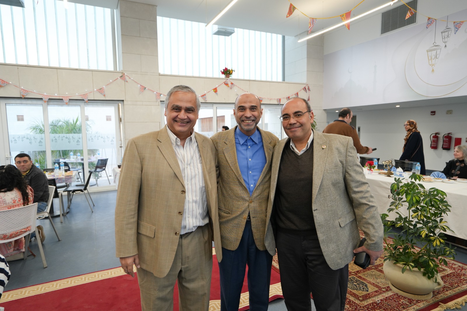 رئيس الجامعة اليابانية يشارك في حفل إفطار رمضاني مع أسرة الجامعة