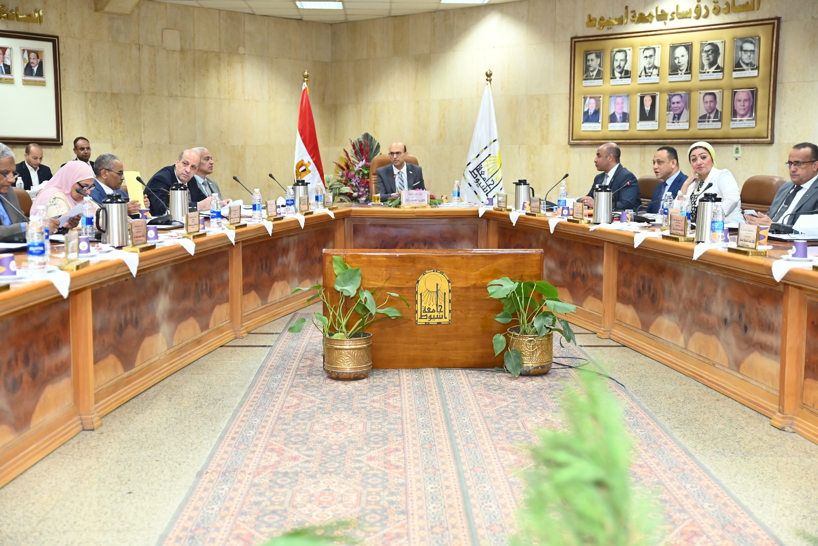 مجلس جامعة أسيوط في اجتماعه الدوري
