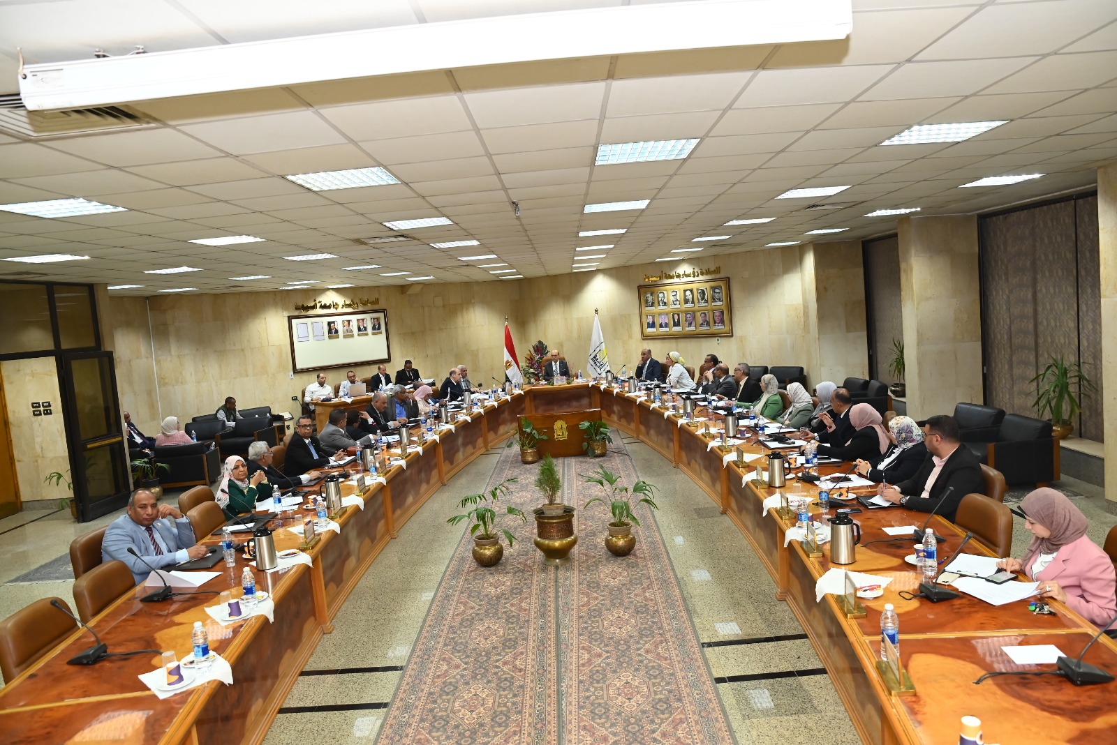 مجلس جامعة أسيوط في اجتماعه الدوري