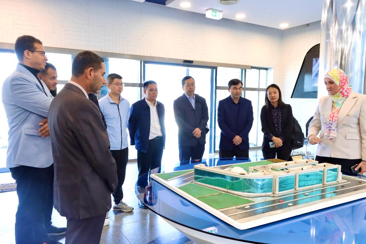 معهد بحوث الإلكترونيات يستقبل وفدًا صينيًا لتعميق التعاون في الإلكترونيات والتكنولوجيا