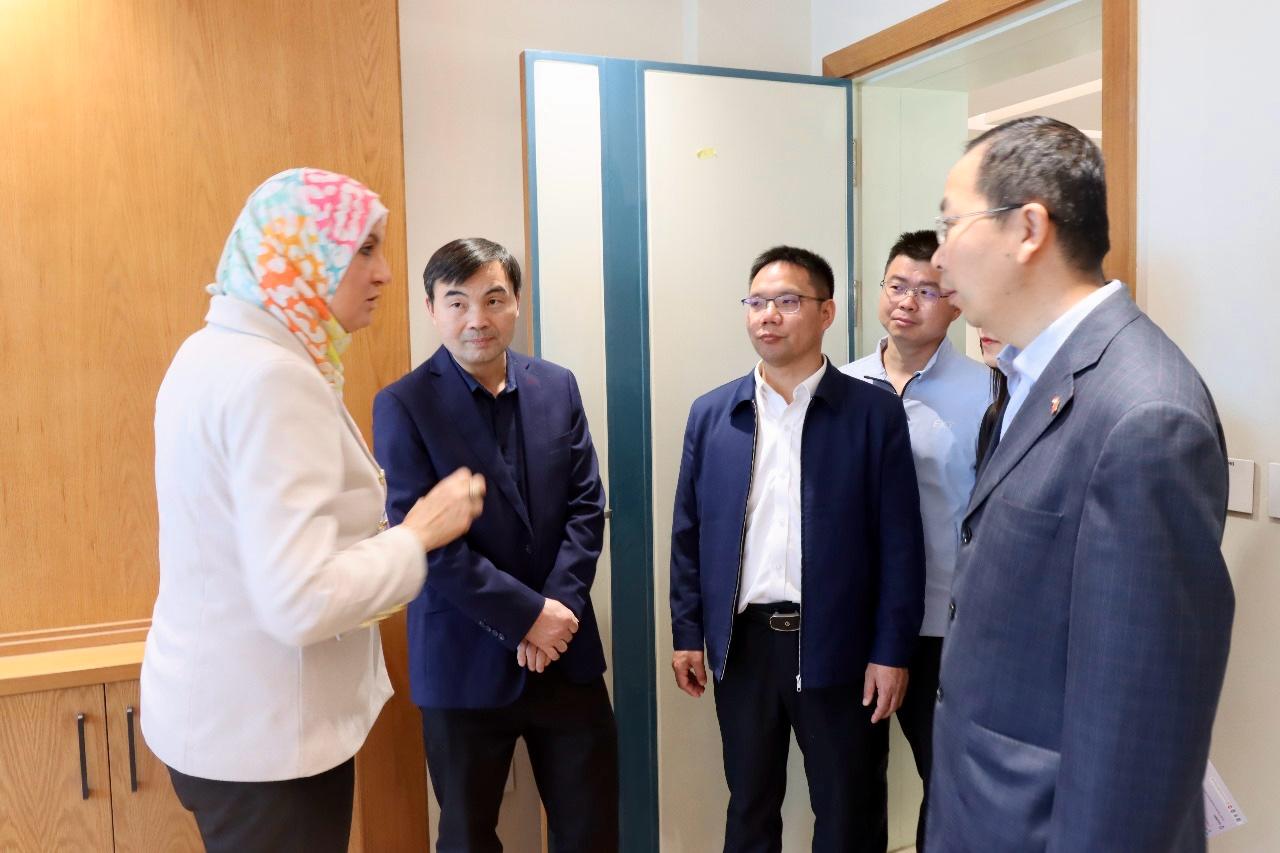 معهد بحوث الإلكترونيات يستقبل وفدًا صينيًا لتعميق التعاون في الإلكترونيات والتكنولوجيا