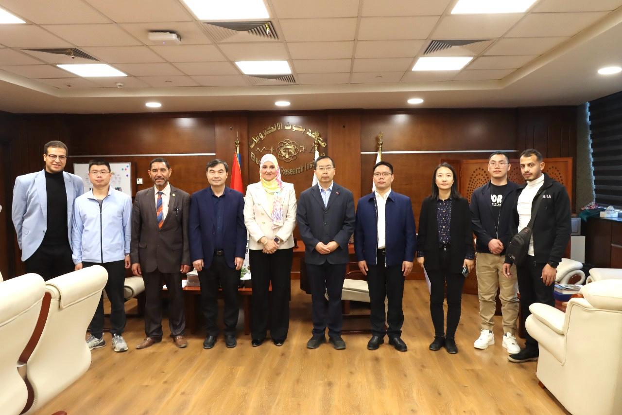 معهد بحوث الإلكترونيات يستقبل وفدًا صينيًا لتعميق التعاون في الإلكترونيات والتكنولوجيا