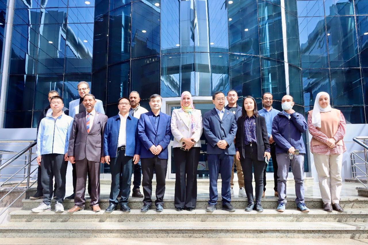 معهد بحوث الإلكترونيات يستقبل وفدًا صينيًا لتعميق التعاون في الإلكترونيات والتكنولوجيا