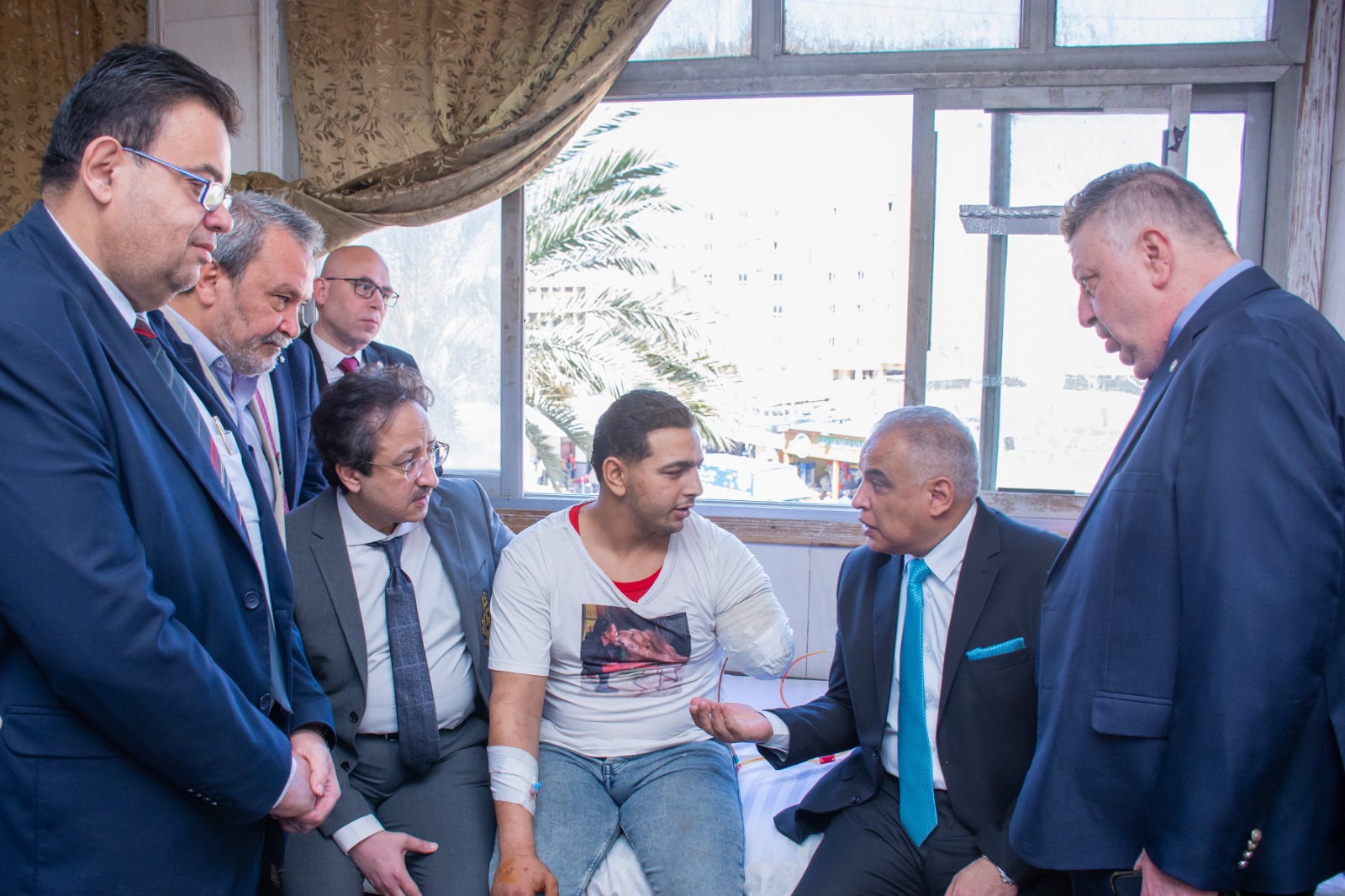 رئيس جامعة طنطا في زيارة إنسانية لمصاب السيرك