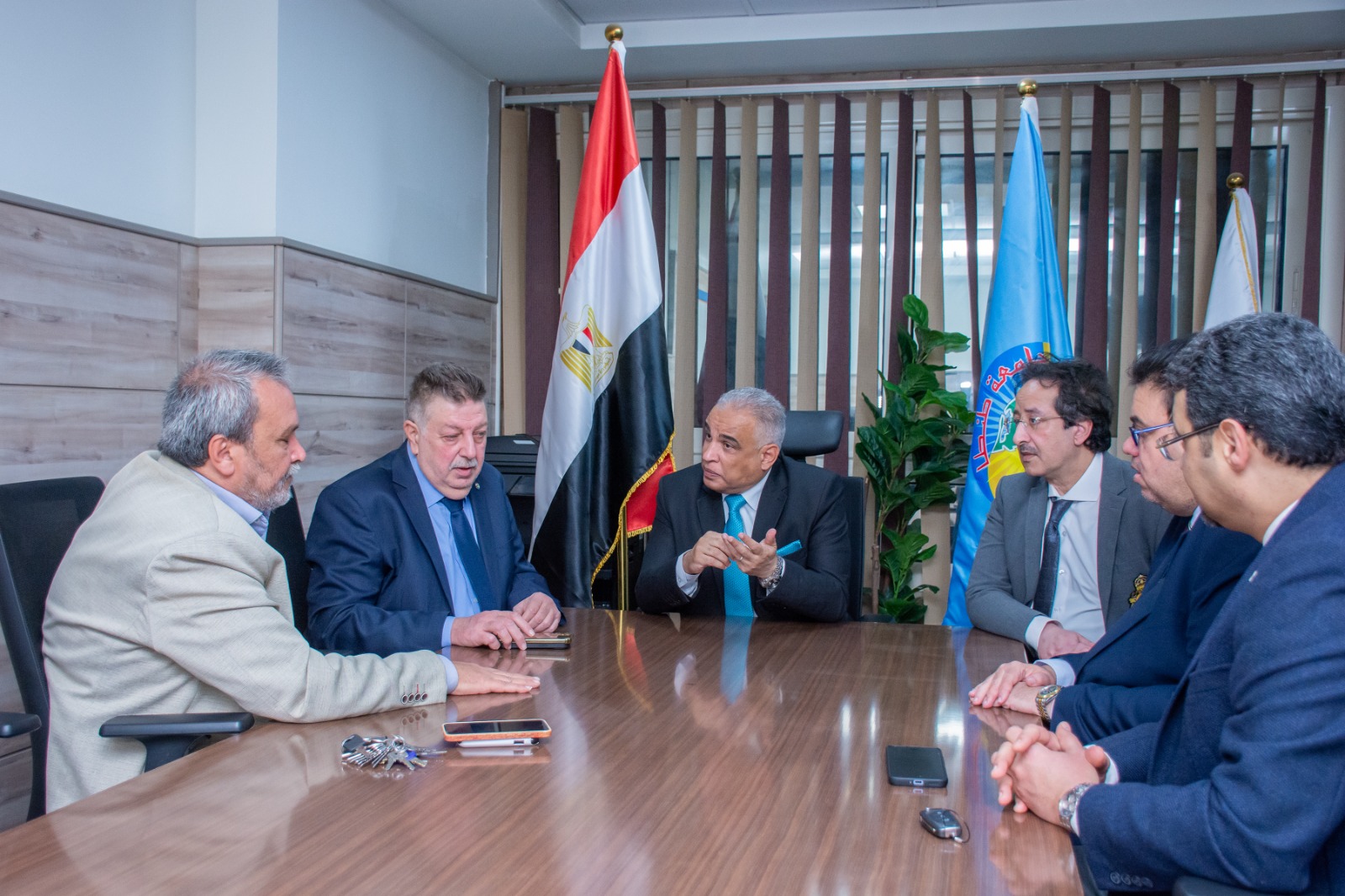 رئيس جامعة طنطا في زيارة إنسانية لمصاب السيرك