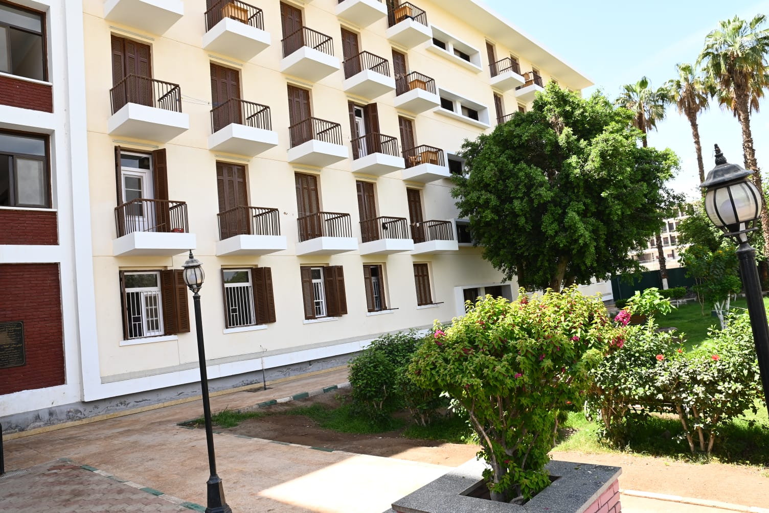 رئيس جامعة أسيوط يتابع تطوير ورفع كفاءة البنية التحتية داخل جناح ذوي الهمم بقطاع المدن الجامعية