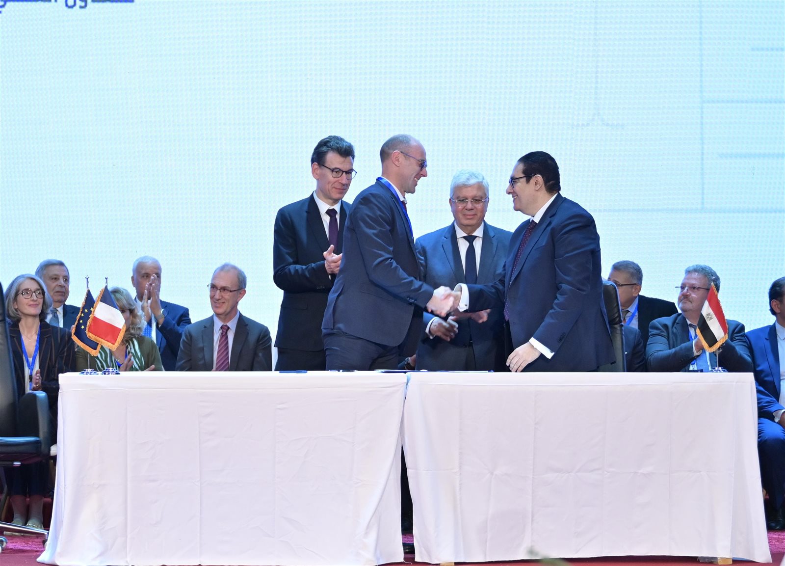 جامعة القاهرة توقّع 6 اتفاقيات مع جامعات فرنسية في الهندسة والآثار والاستدامة