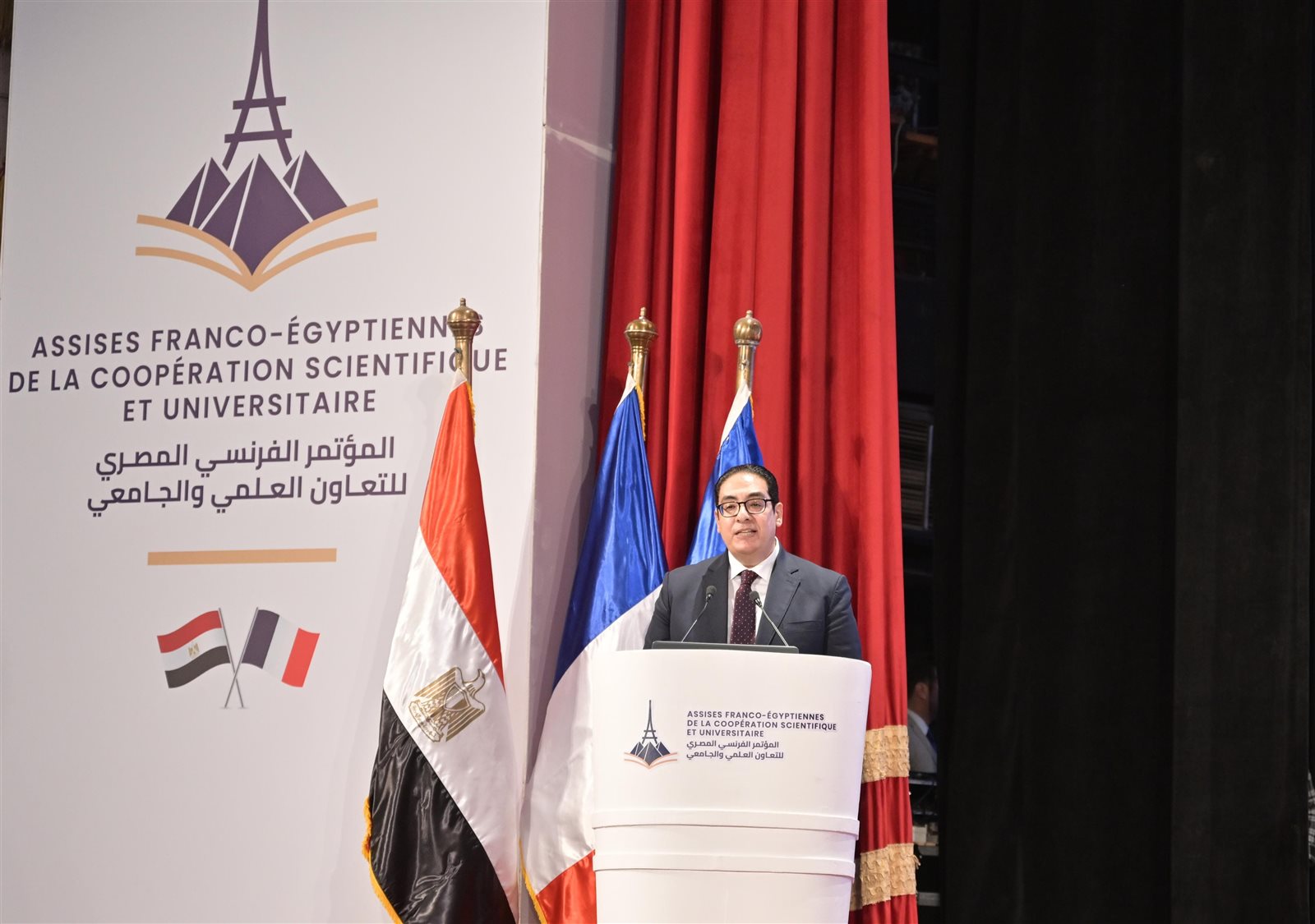 الدكتور محمد سامي عبد الصادق رئيس جامعة القاهرة