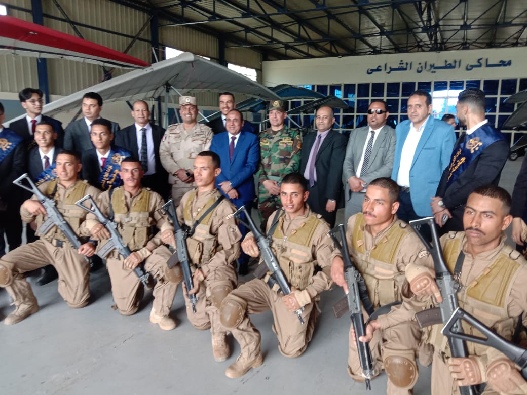 جامعة سوهاج تنظم زيارة طلابية مميزة لوحدات المظلات