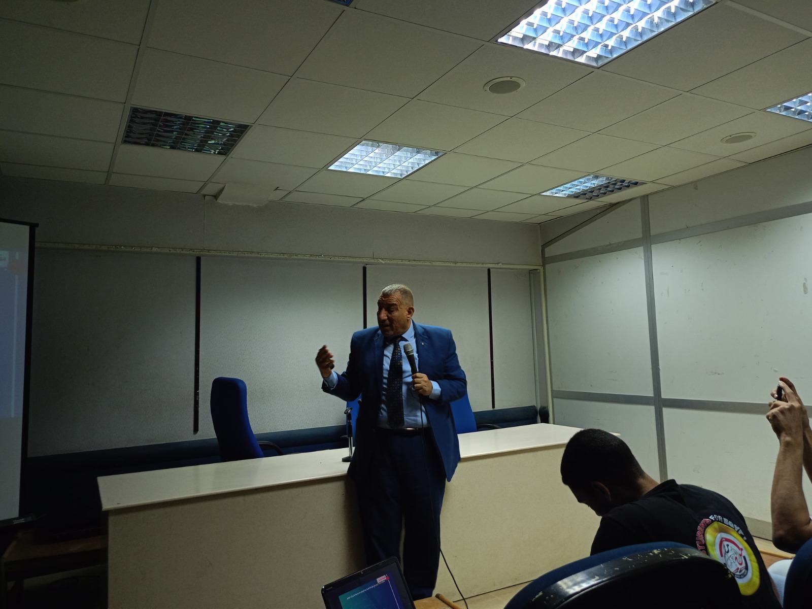 جامعة جنوب الوادي تنظم لقاءً حواريًا لتعزيز المشاركة السياسية