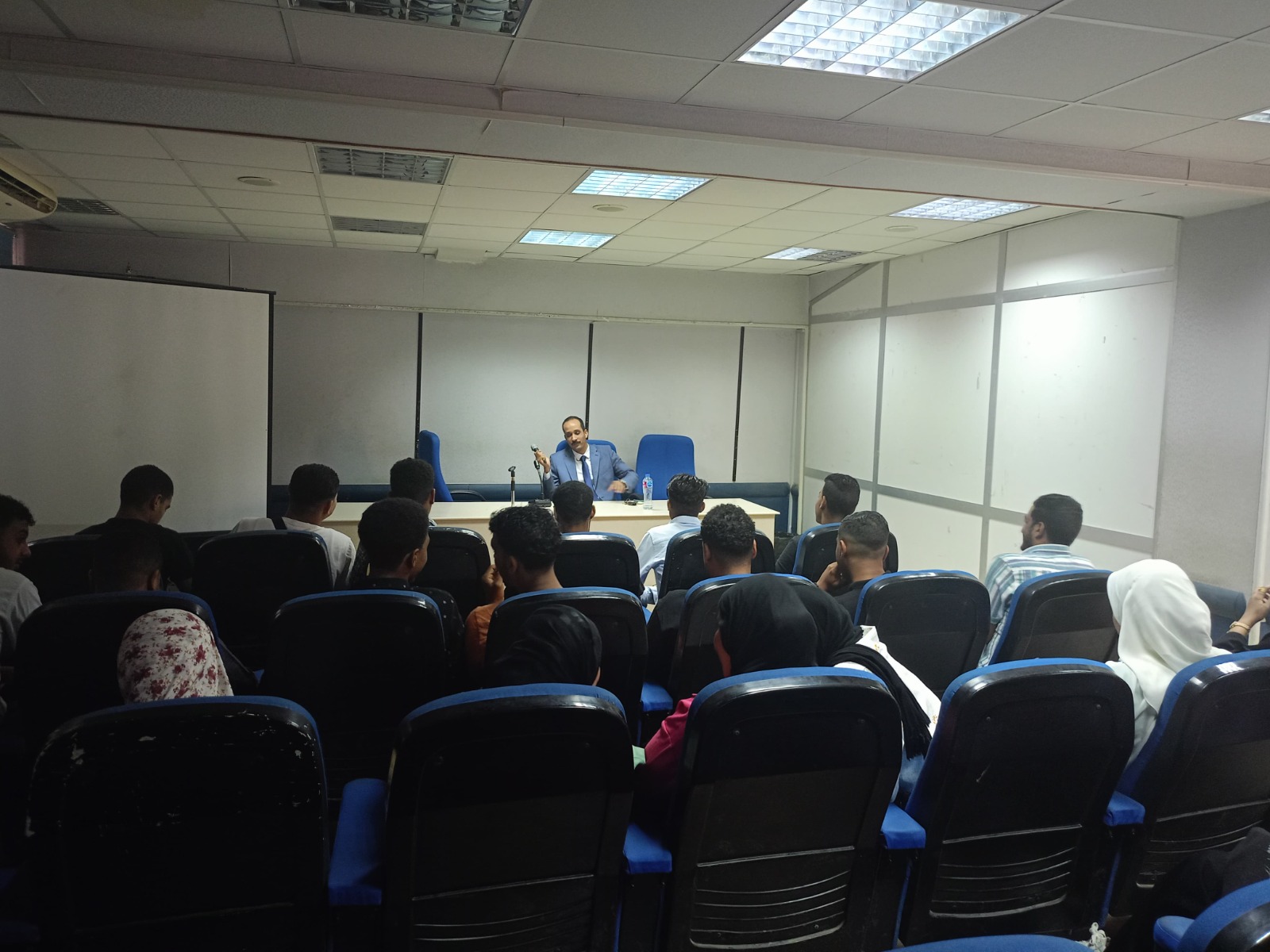 جامعة جنوب الوادي تنظم لقاءً حواريًا لتعزيز المشاركة السياسية