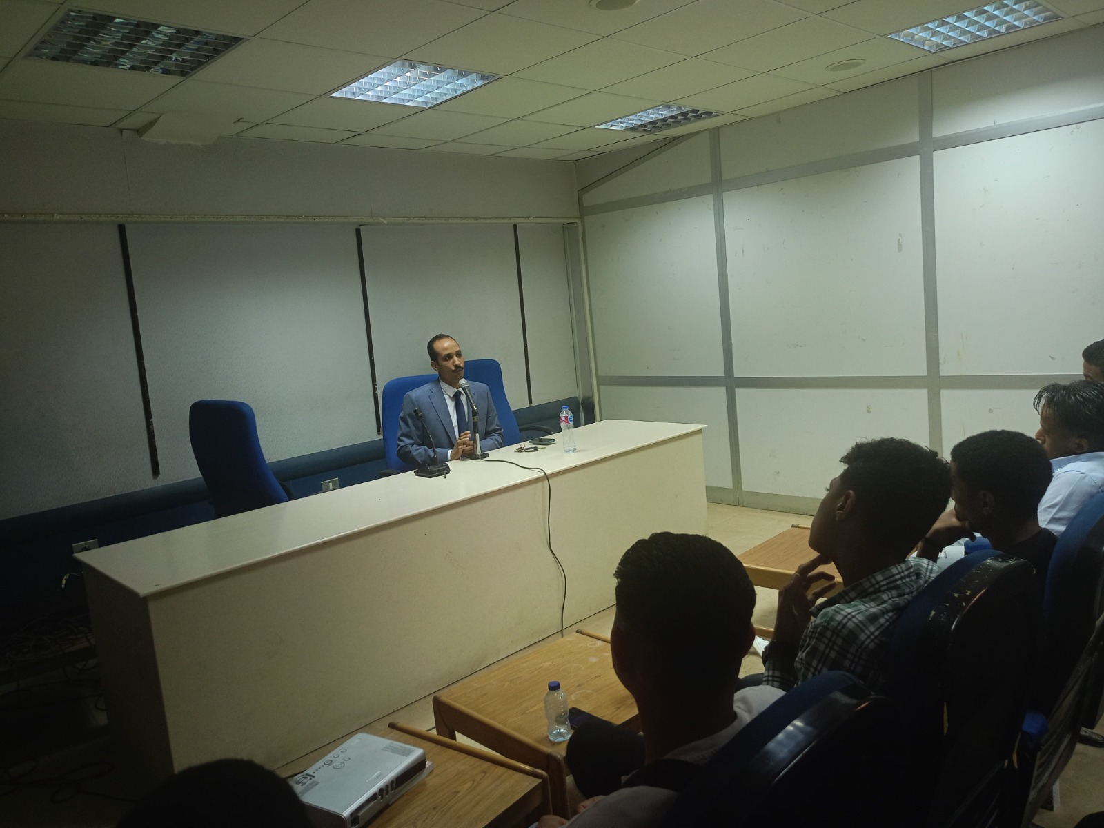 جامعة جنوب الوادي تنظم لقاءً حواريًا لتعزيز المشاركة السياسية