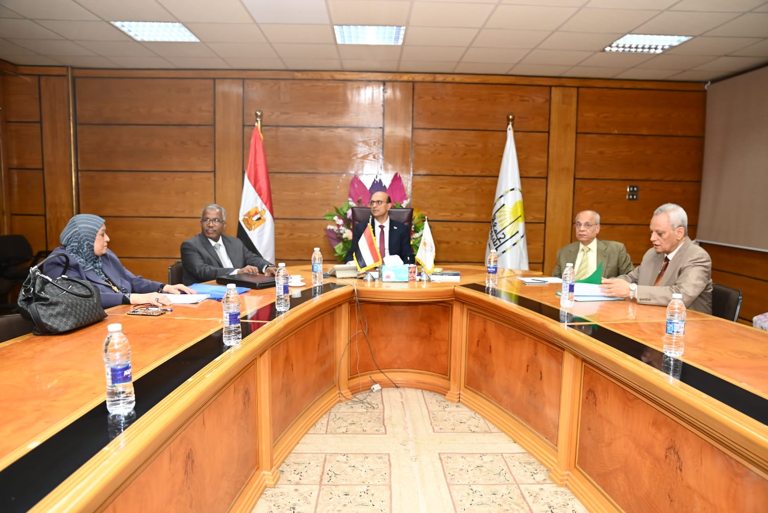 جامعة أسيوط تبحث عن عميد جديد للتربية وسط منافسة قوية