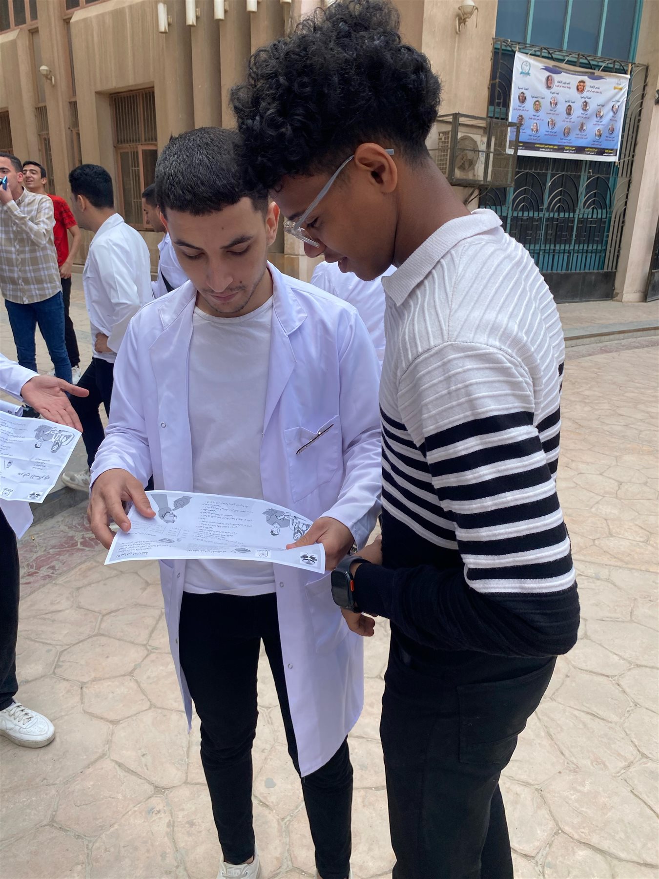 جامعة حلوان تطلق قافلة صحية توعوية لتعزيز الوعي المجتمعي