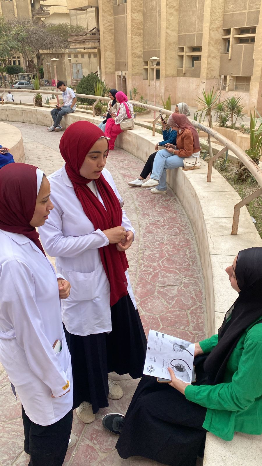 جامعة حلوان تطلق قافلة صحية توعوية لتعزيز الوعي المجتمعي