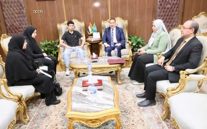 محافظ المنوفية يكرم أسرة مدير إدارة الباجور الراحل تقديرًا لعطائه التربوي