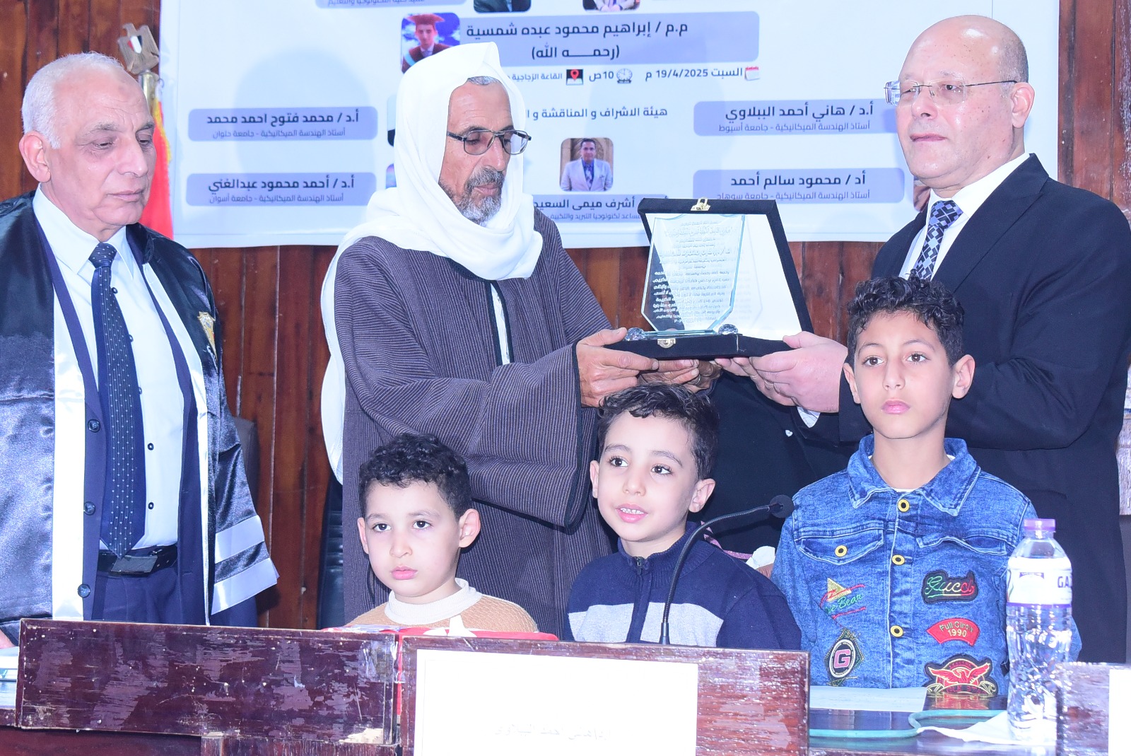 جامعة سوهاج تكرّم باحثًا راحلًا بمناقشة دكتوراه استثنائية شرفية