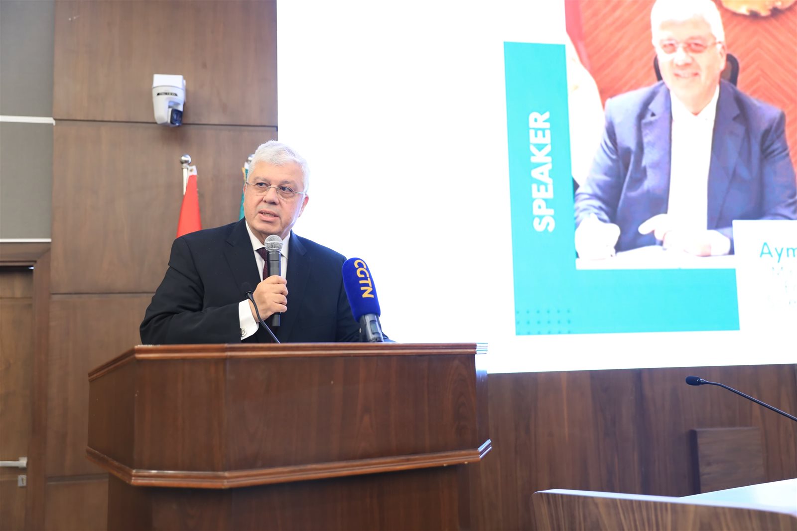 الدكتور أيمن عاشور وزير التعليم العالي