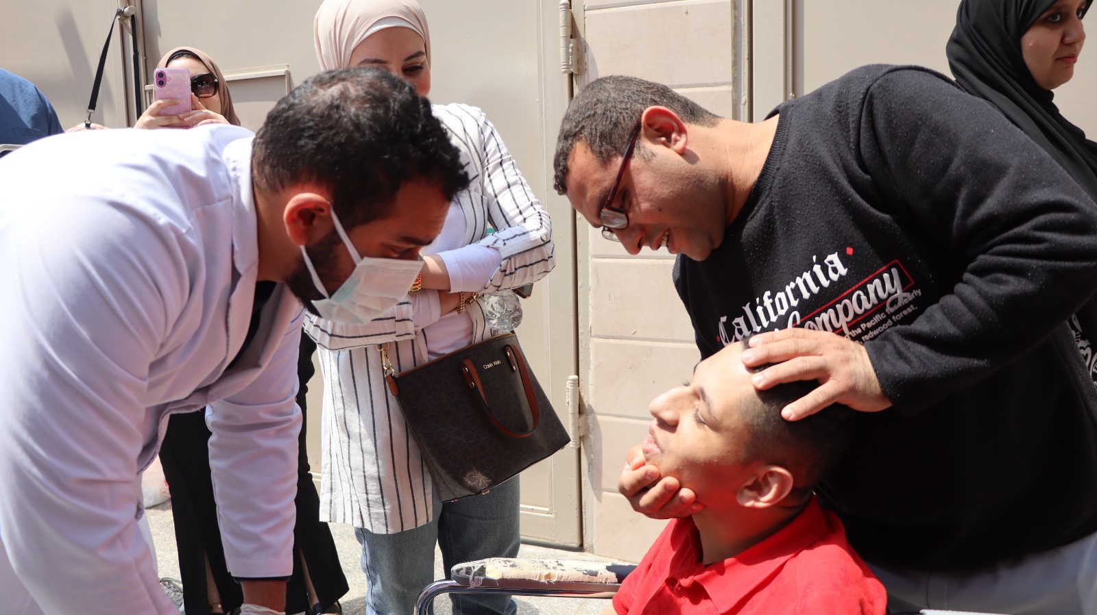 قافلة أسنان توعوية من جامعة عين شمس