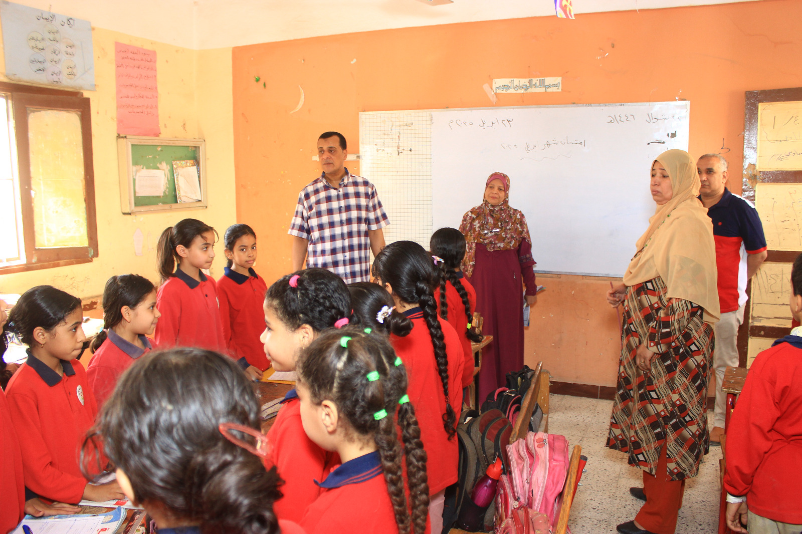 جولات ميدانية لمدير تعليم سوهاج لضمان انضباط التعليم وشفافية الامتحانات