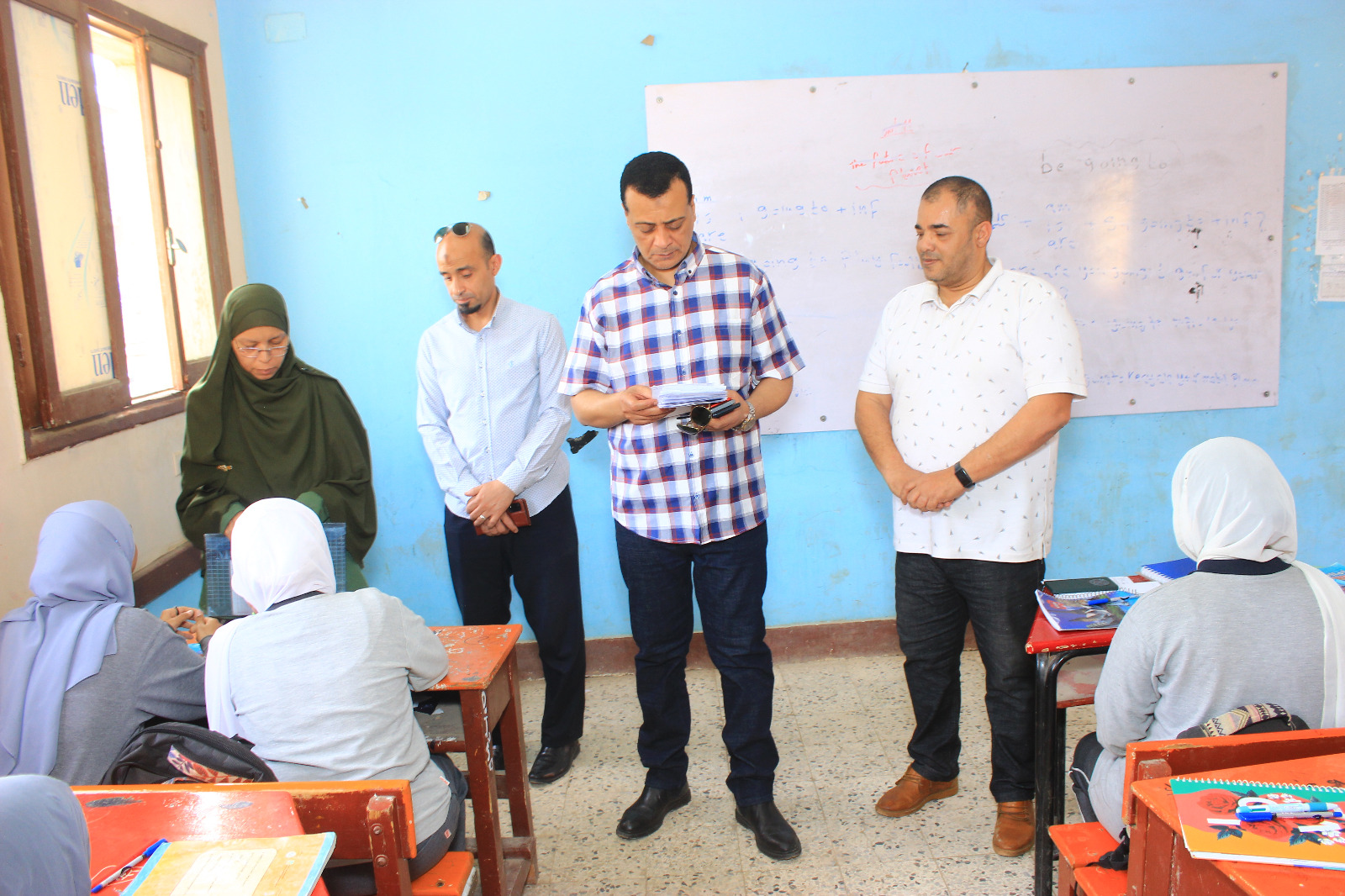 جولات ميدانية لمدير تعليم سوهاج لضمان انضباط التعليم وشفافية الامتحانات