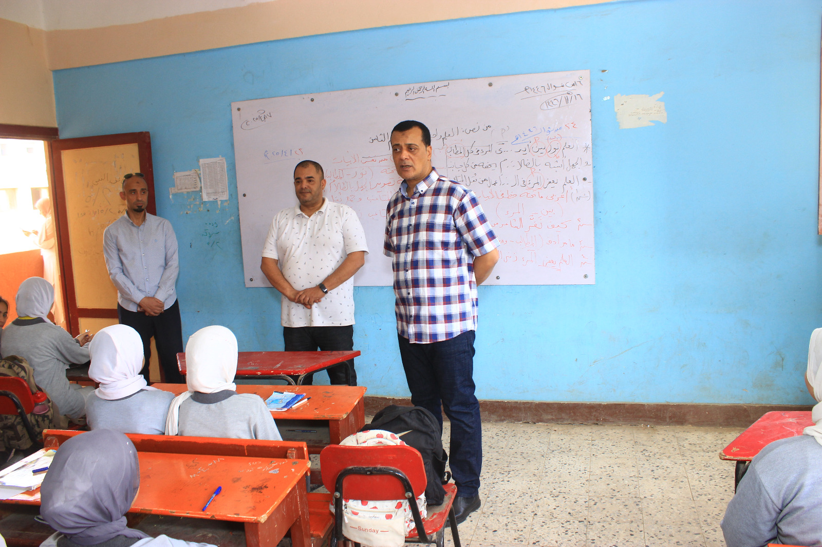 جولات ميدانية لمدير تعليم سوهاج لضمان انضباط التعليم وشفافية الامتحانات
