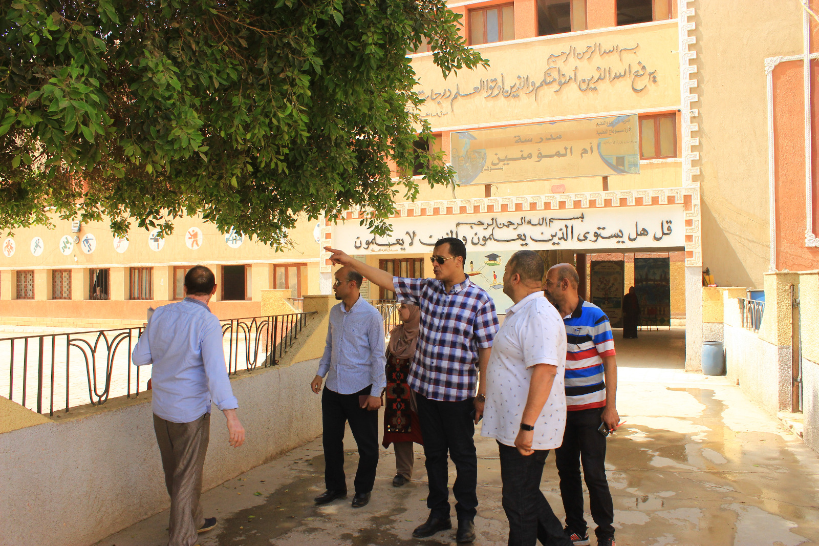 جولات ميدانية لمدير تعليم سوهاج لضمان انضباط التعليم وشفافية الامتحانات