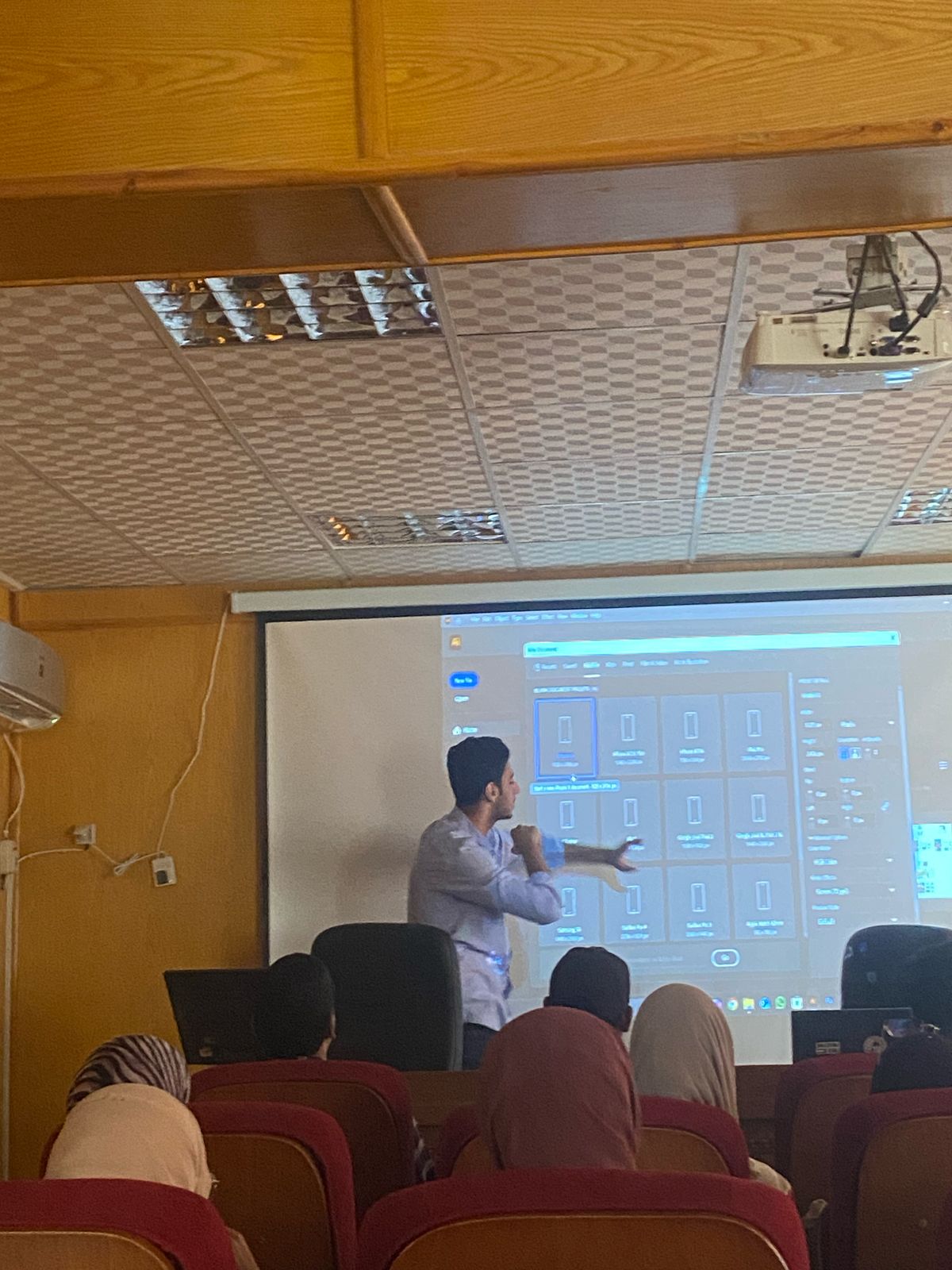 كلية الآثار بجامعة الأقصر تنظم ورشة عمل حول توظيف التكنولوجيا في توثيق التراث