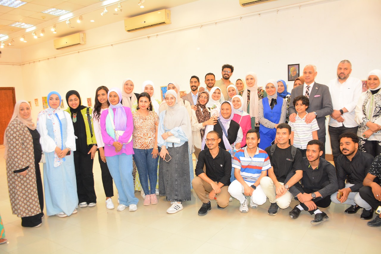 معرض فني داخل جامعة أسيوط يجسّد إبداع الطلاب بروح حلمي التوني