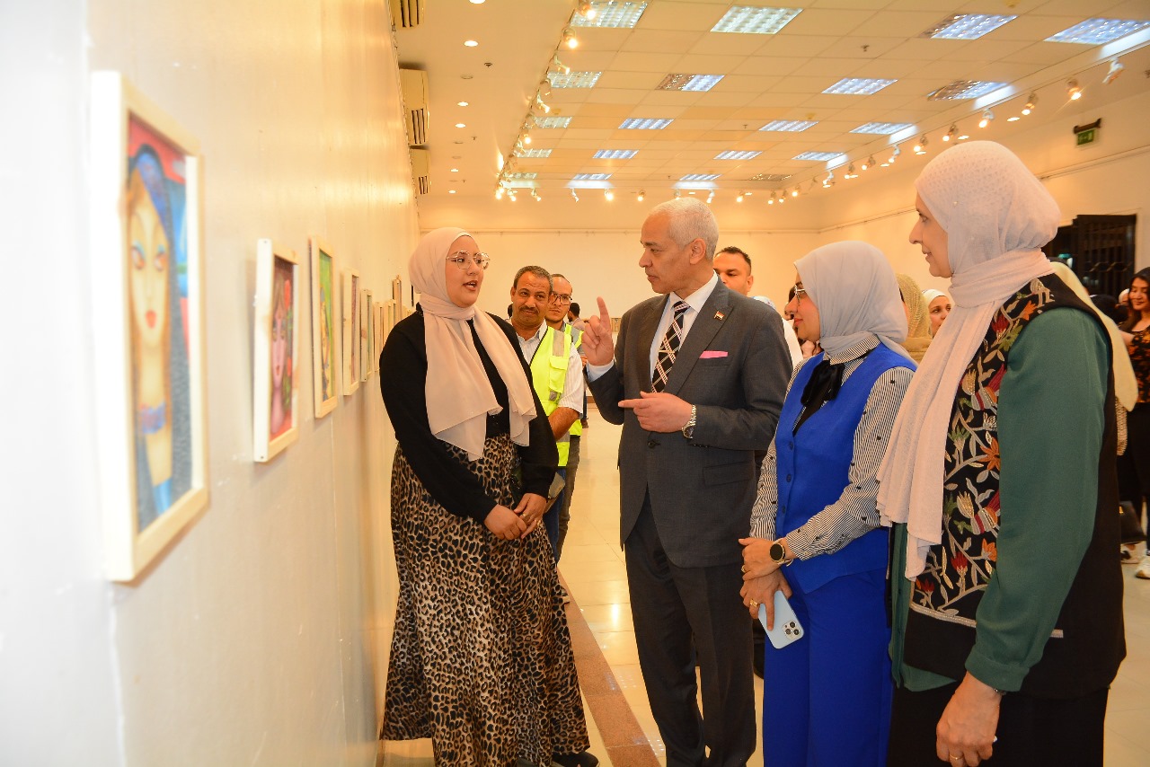 معرض فني داخل جامعة أسيوط يجسّد إبداع الطلاب بروح حلمي التوني