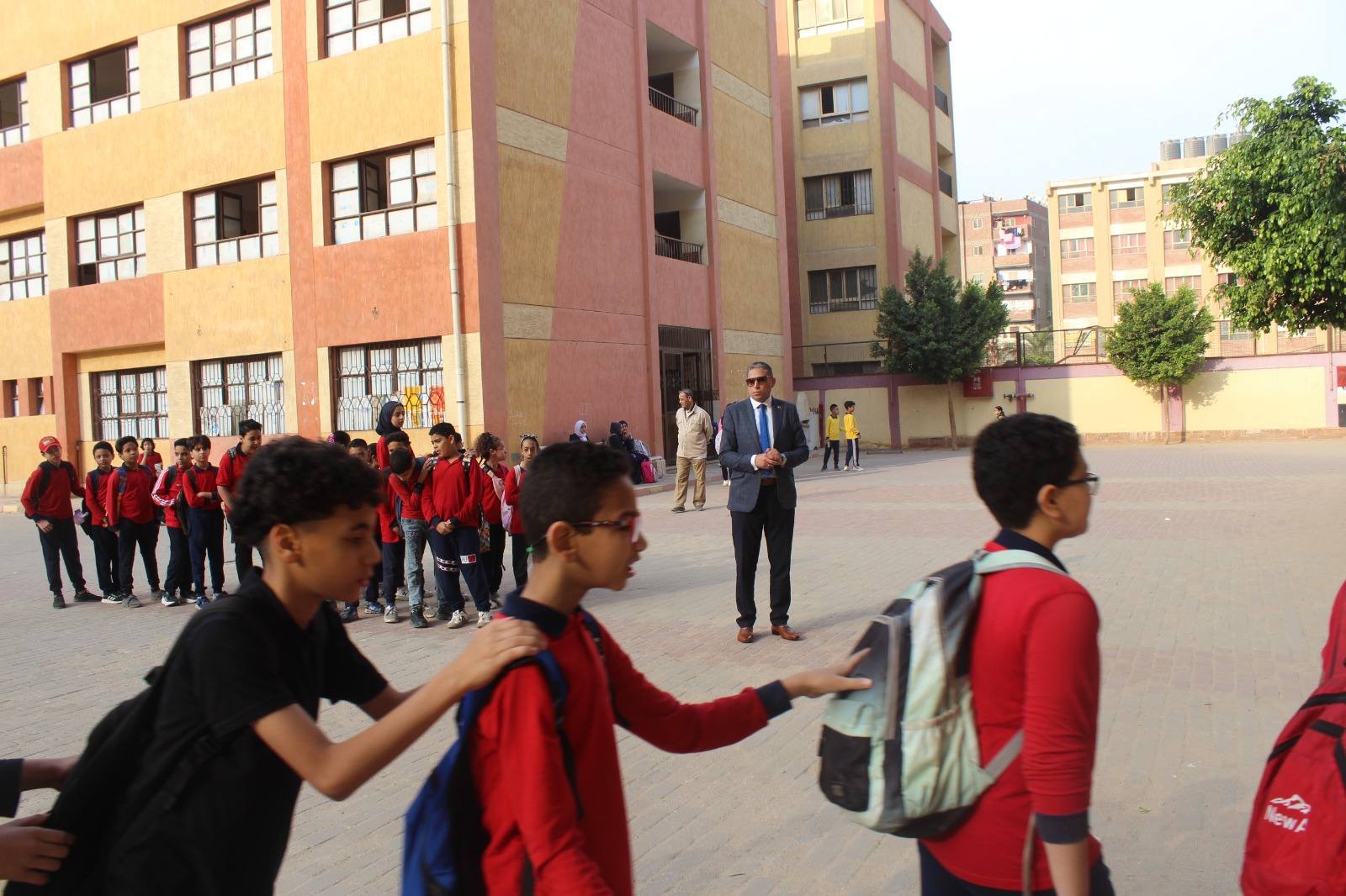 مدير تعليم الجيزة يقوم بجولة ميدانية للمدارس 