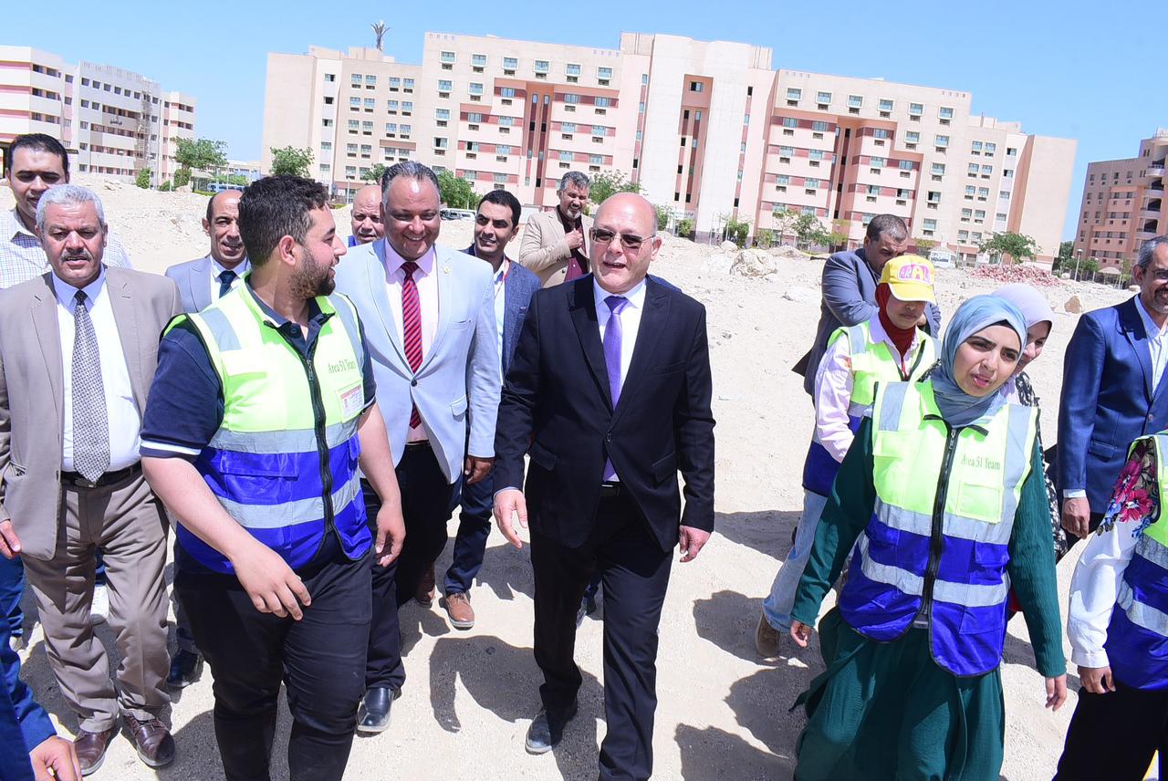 رئيس جامعة سوهاج يتابع مشروعات تخرج طلاب نظم المعلومات الجغرافية