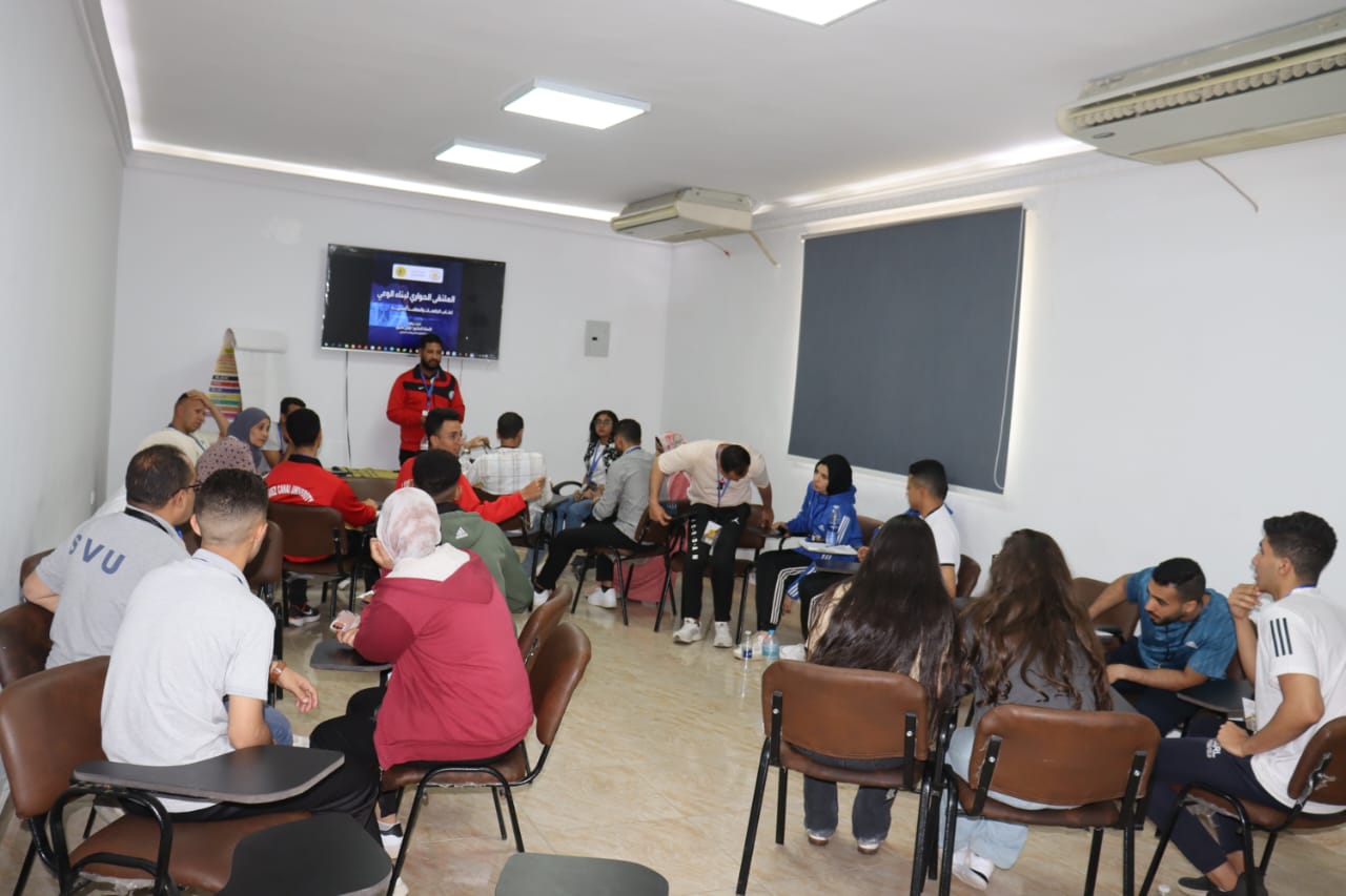 بناء الوعي الوطني ومواجهة التطرف على طاولة الملتقى الحوارى بمعهد إعداد القادة