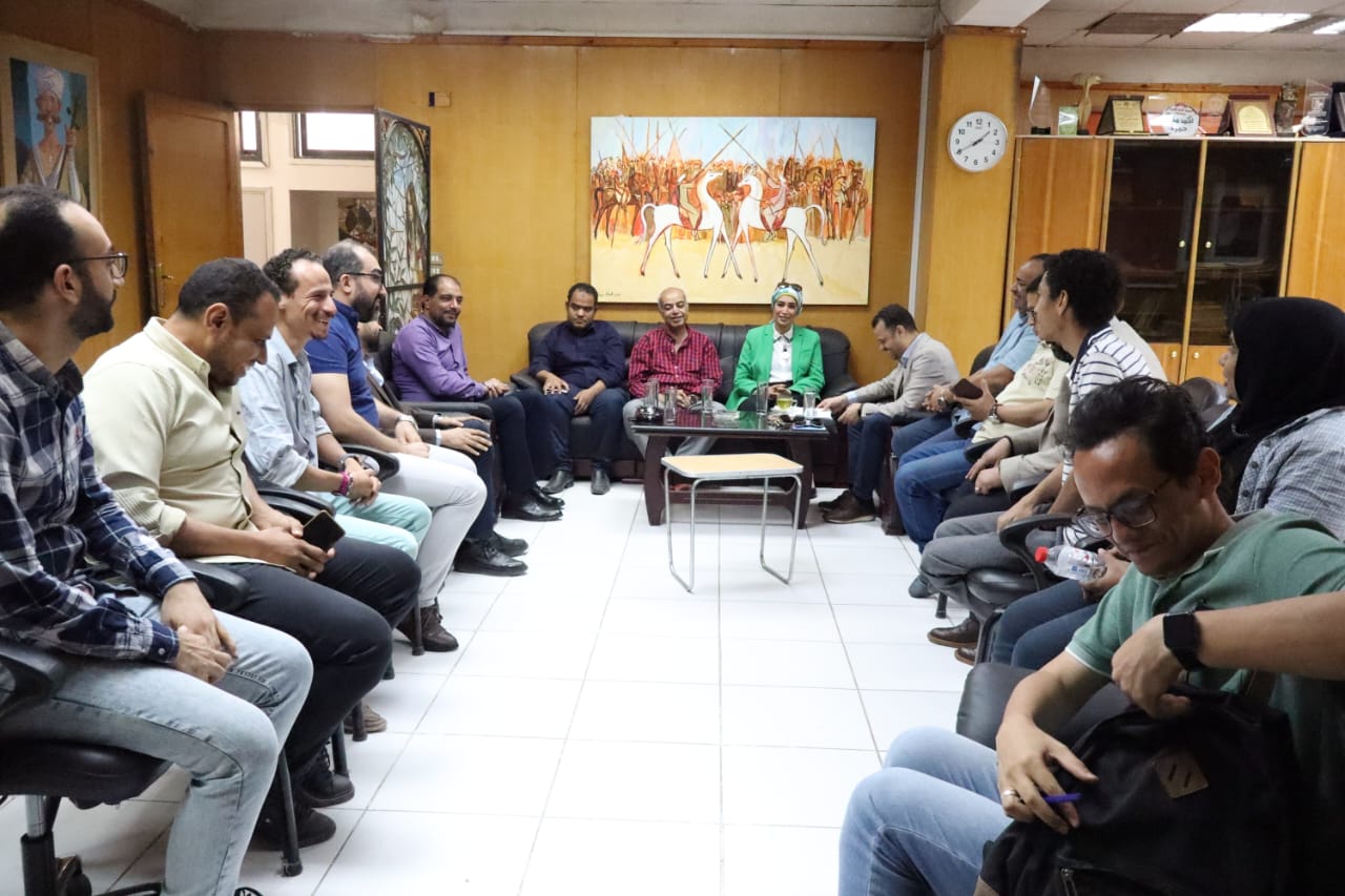 انطلاق أعمال مشروع الهوية البصرية لجامعة الأقصر في كلية الفنون الجميلة