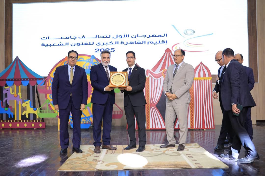 رئيس جامعة حلوان يشهد افتتاح فعاليات المهرجان الأول لتحالف جامعات إقليم القاهرة الكبري للفنون الشعبية