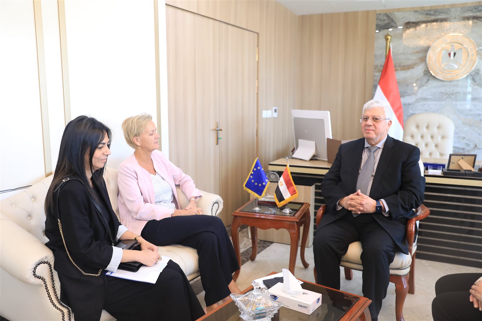  وزير التعليم العالي يبحث مع سفيرة الاتحاد الأوروبي تعزيز الشراكة المصرية الأوروبية