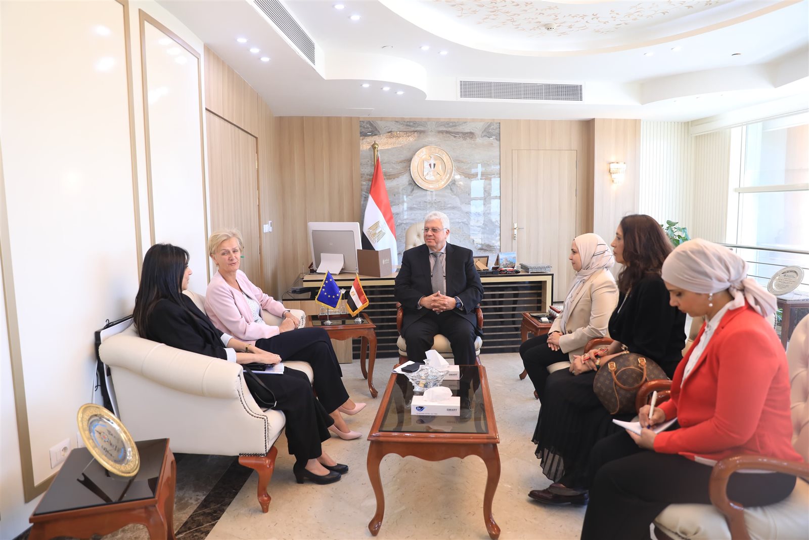  وزير التعليم العالي يبحث مع سفيرة الاتحاد الأوروبي تعزيز الشراكة المصرية الأوروبية