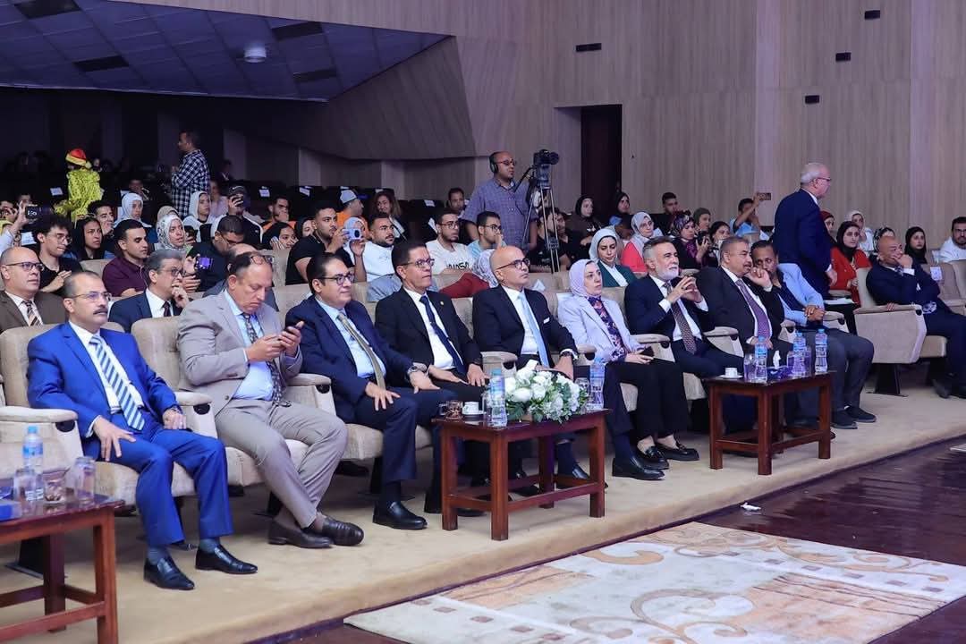 جامعة عين شمس تتألق في مهرجان الفنون الشعبية بمشاركة جامعات القاهرة الكبرى