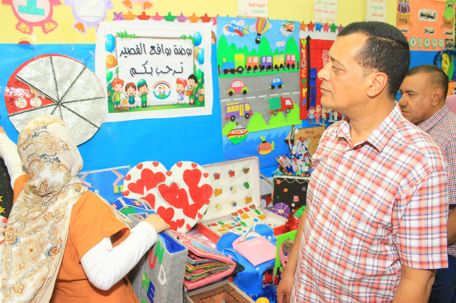 تعليم سوهاج يضيء مستقبل الطفولة ويفتتح معرض لأنشطة رياض الاطفال