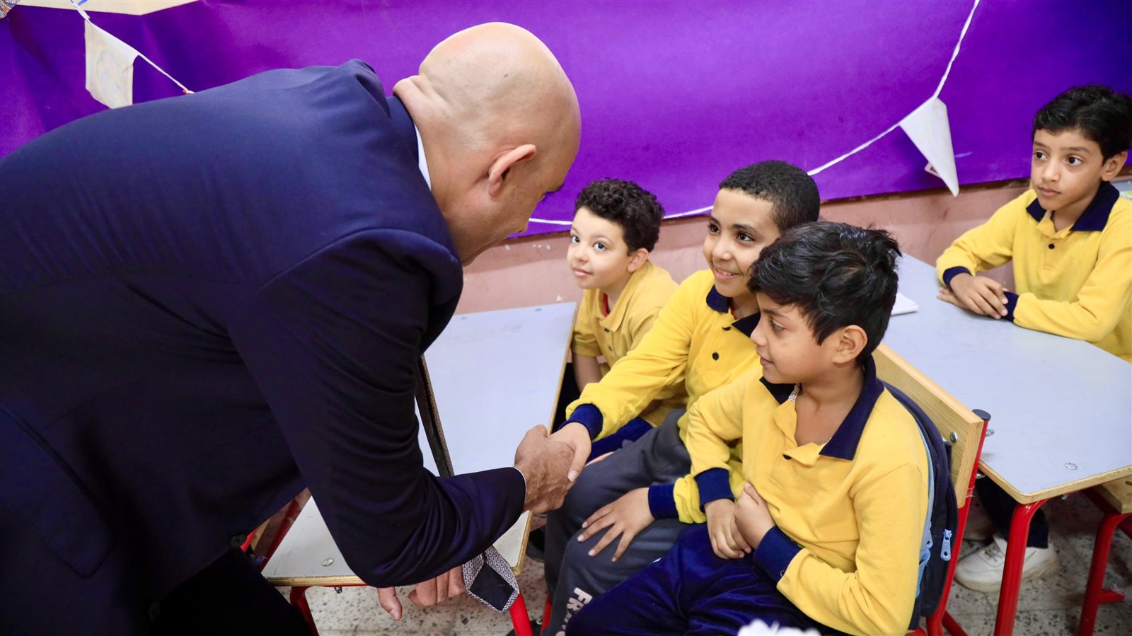 وزير التربية والتعليم يواصل متابعة انتظام العملية التعليمية 