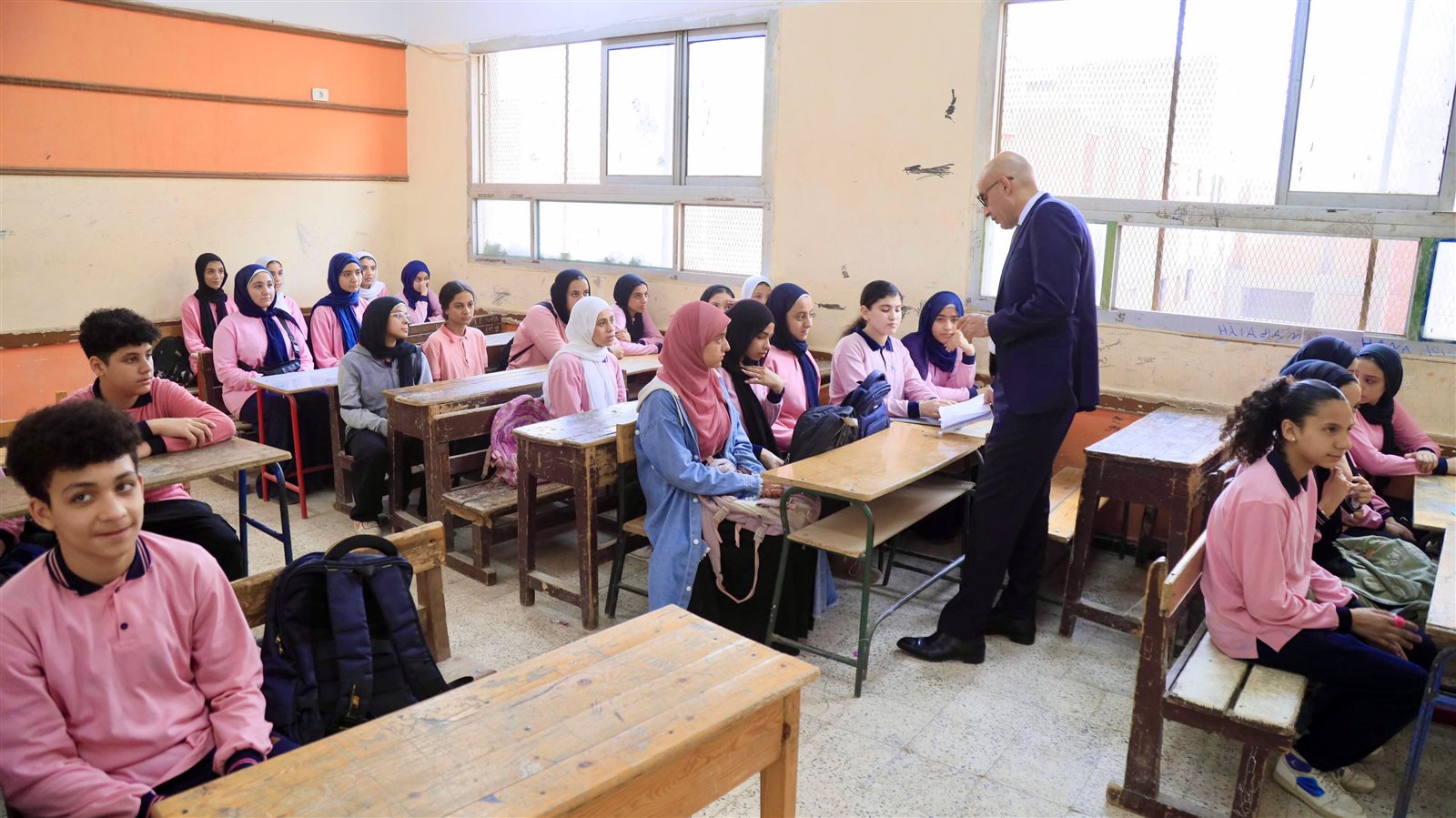 وزير التربية والتعليم يواصل متابعة انتظام العملية التعليمية 