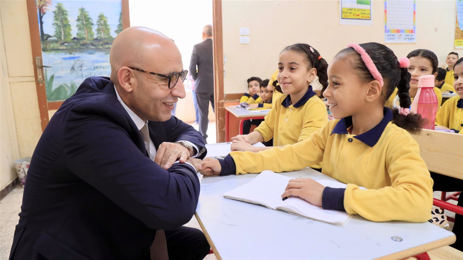 وزير التربية والتعليم يواصل متابعة انتظام العملية التعليمية 