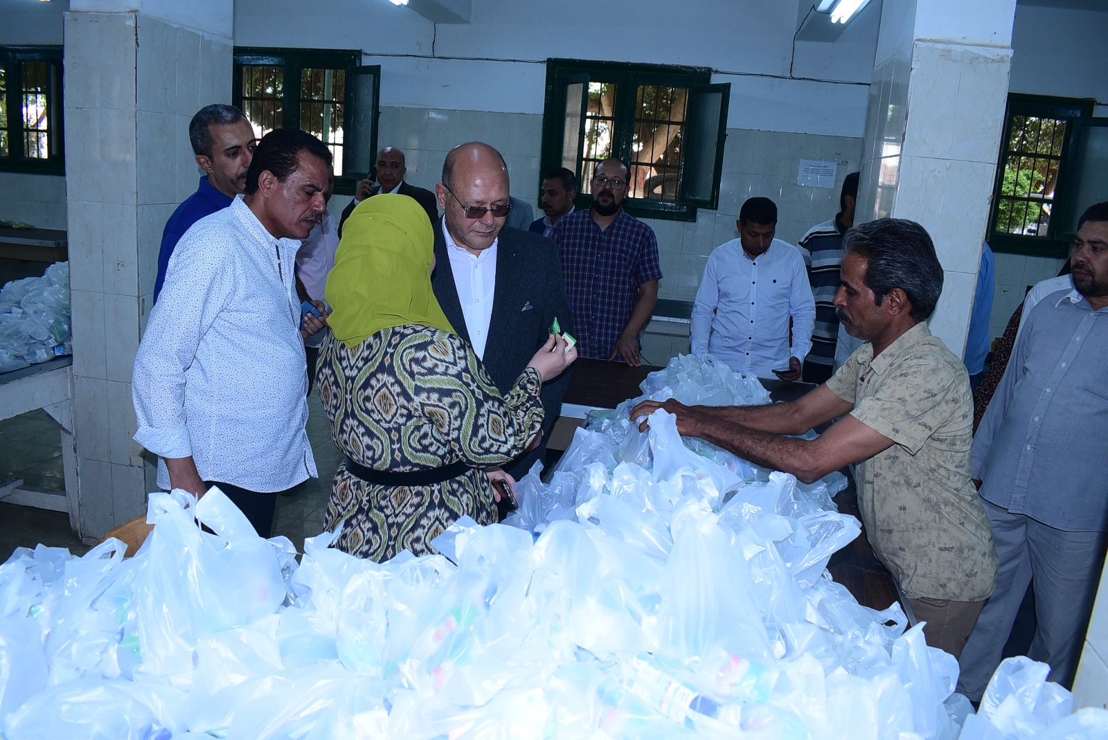 إحلال وتجديد أثاث الغرف بالمدن الجامعية بجامعة سوهاج 