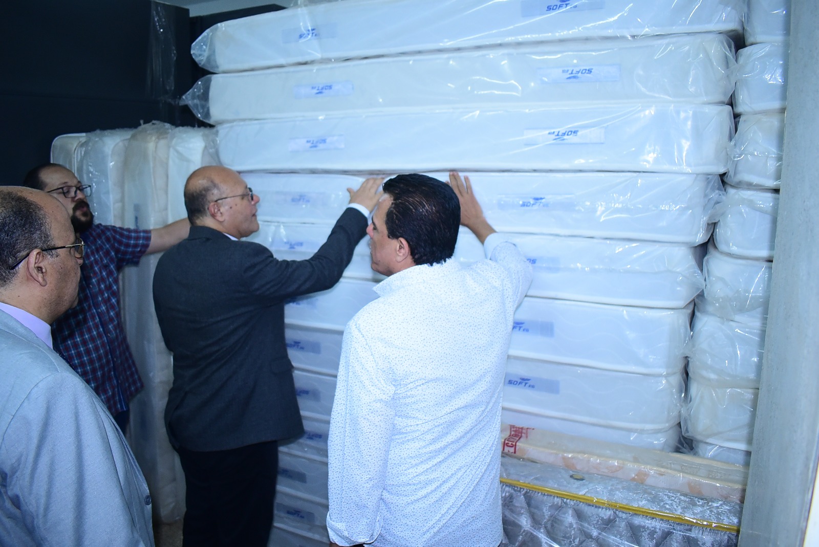 إحلال وتجديد أثاث الغرف بالمدن الجامعية بجامعة سوهاج 