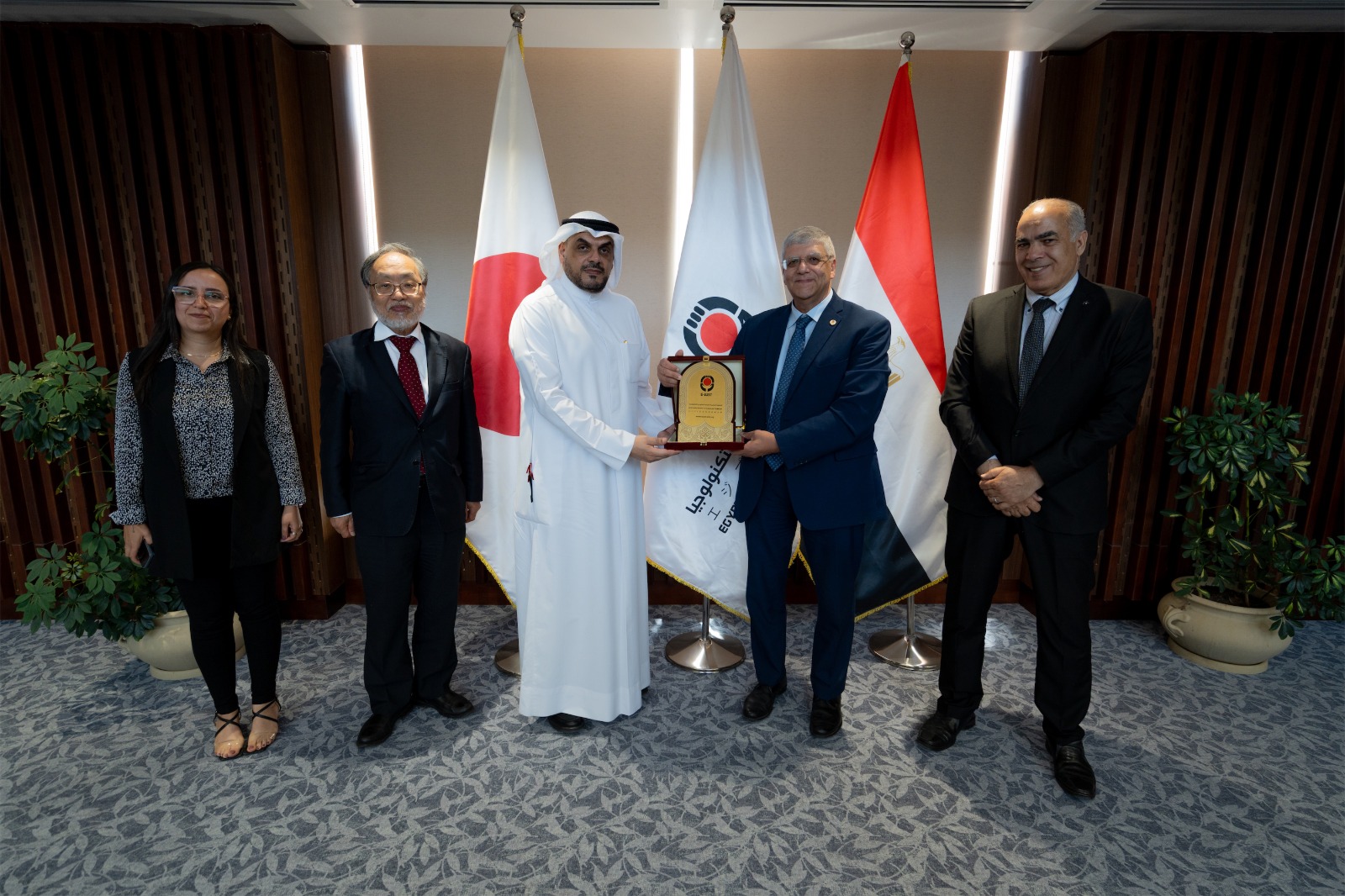 رئيس الجامعة المصرية اليابانية يبحث التعاون الأكاديمي مع المستشار الثقافي الكويتي